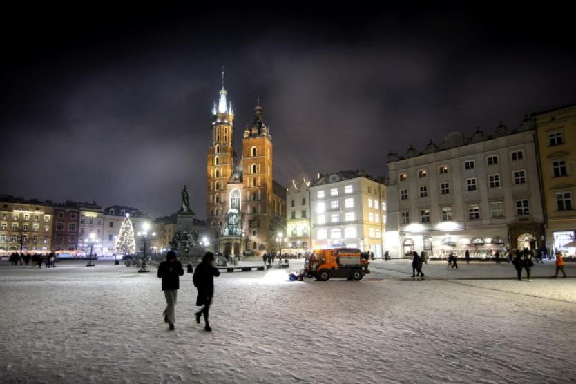 Krakowski Rynek Główny w bieli