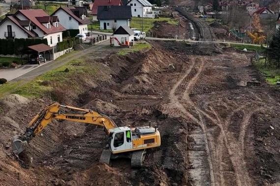 Nie trzy, a dwa przejazdy kolejowo-drogowe zostaną zamknięte od środy w Limanowej