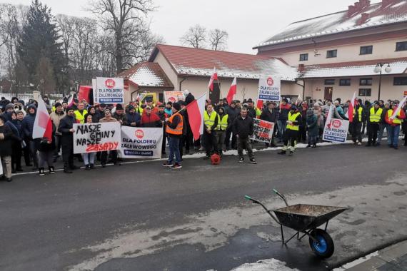 Zamiast spotkania ws. budowy największego polderu w Polsce protest w Szczurowej. Sprzeczne stanowiska wojewody i Wód Polskich