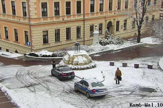 Zostawiają auta gdzie popadnie - wysyp mandatów za niewłaściwe parkowanie w Tarnowie