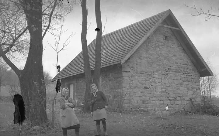 Tak wyglądał przed laty spichlerz plebański. Fot. T. Ślawski, arch. Muzeum Ziemi Bieckiej