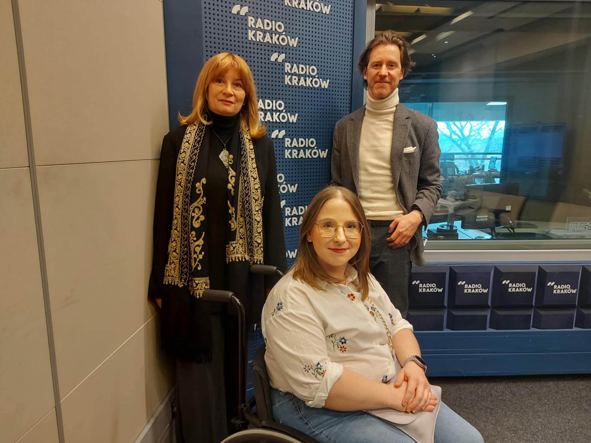 Iwona Parzyńska, Aneta Koszyczek i Tomasz Ostrowski w studiu Radia Kraków, fot. Sylwia Paszkowska