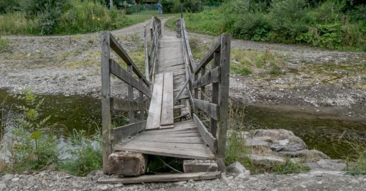 Kto odbuduje kładkę wsi Naszacowice?