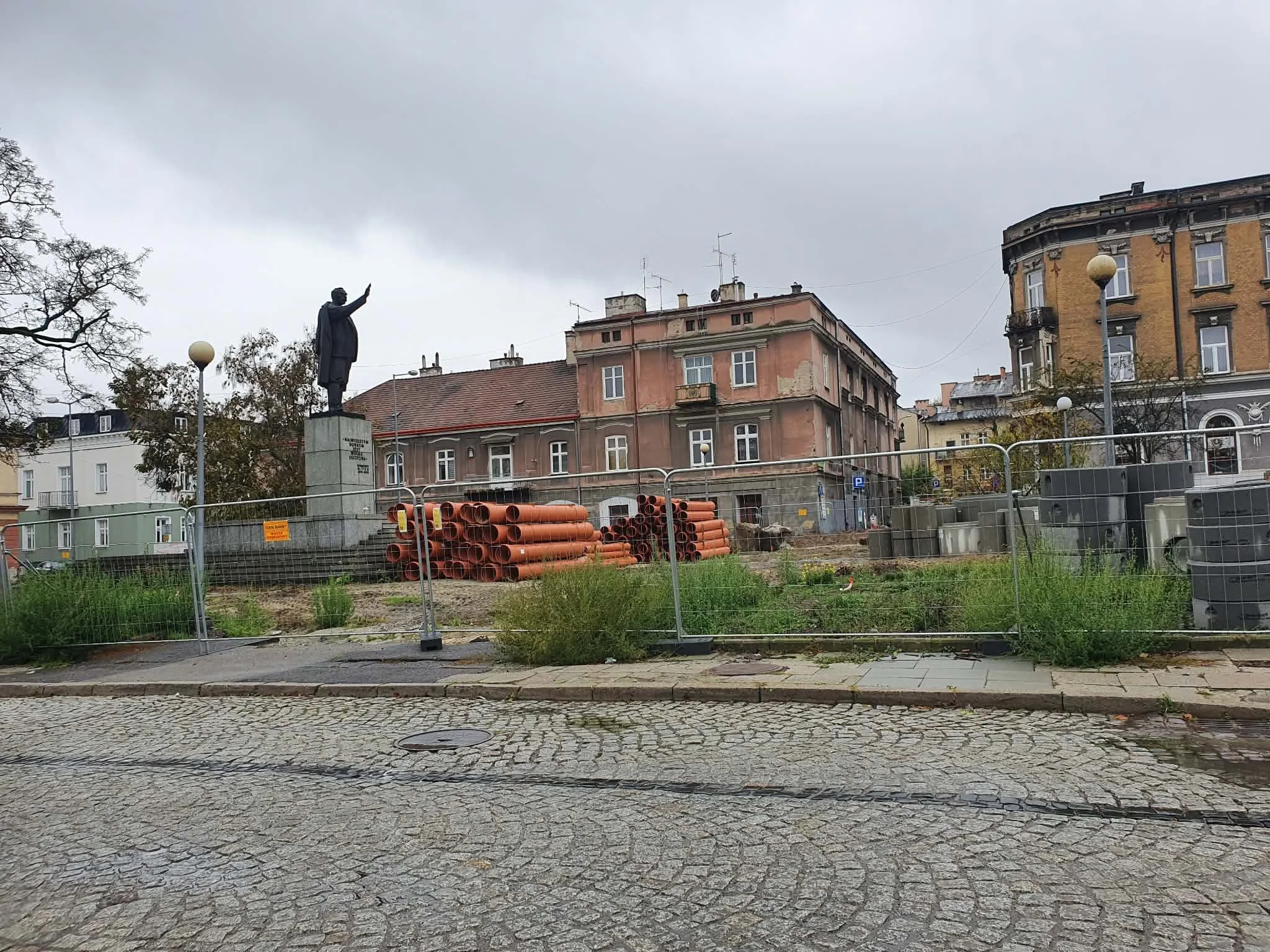 Urząd czekał na konserwatora, konserwator na urząd. Remont Placu Drzewnego w Tarnowie w końcu się rozpocznie?