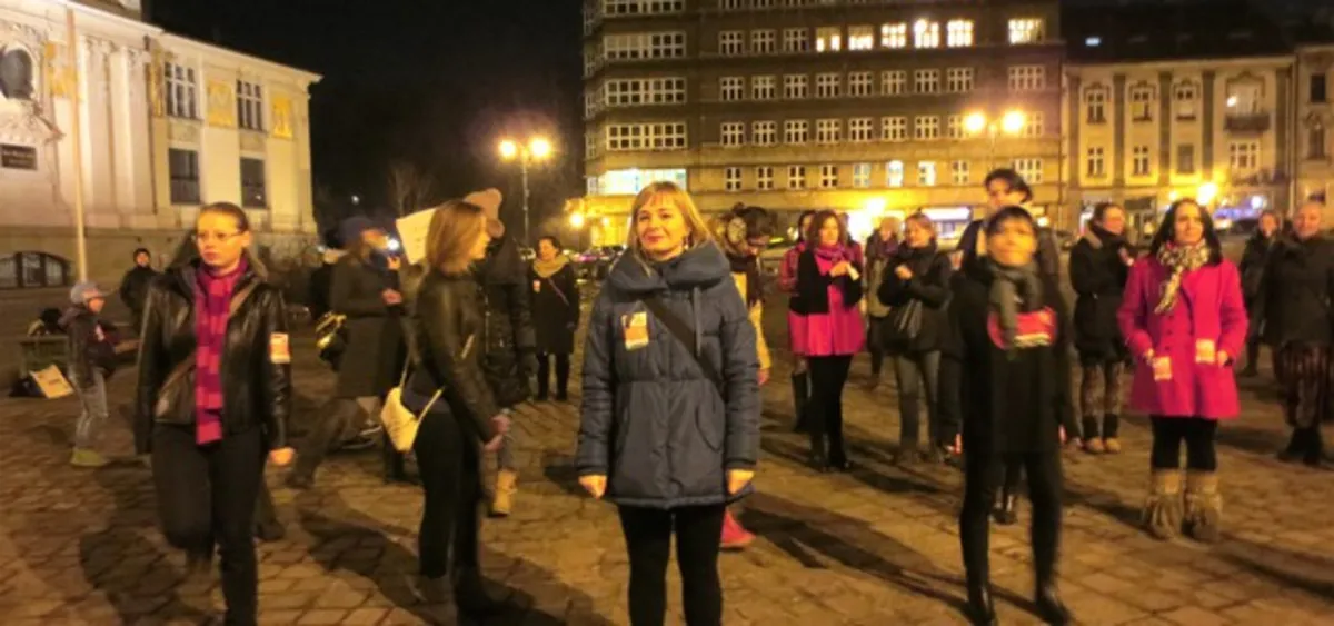 Taniec przeciwko przemocy wobec kobiet