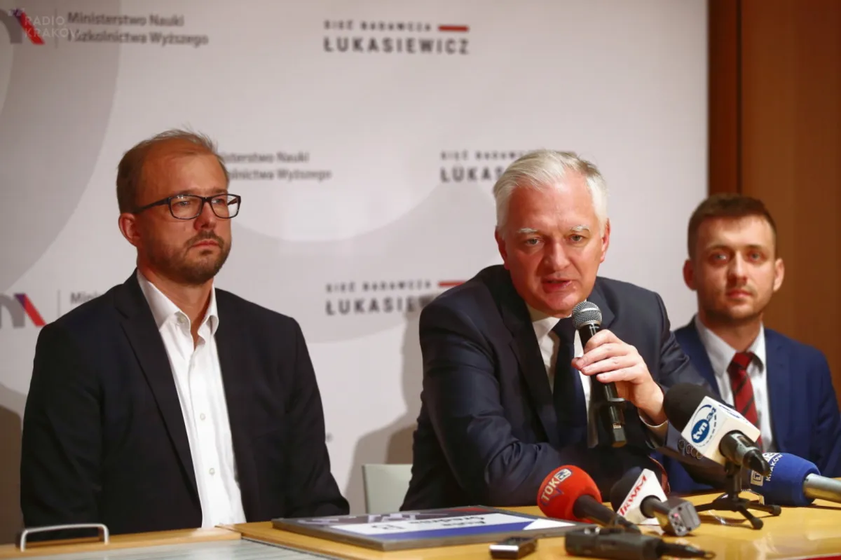 Jarosław Gowin: "Chcemy stworzyć warunki do rozwoju grup badawczych"