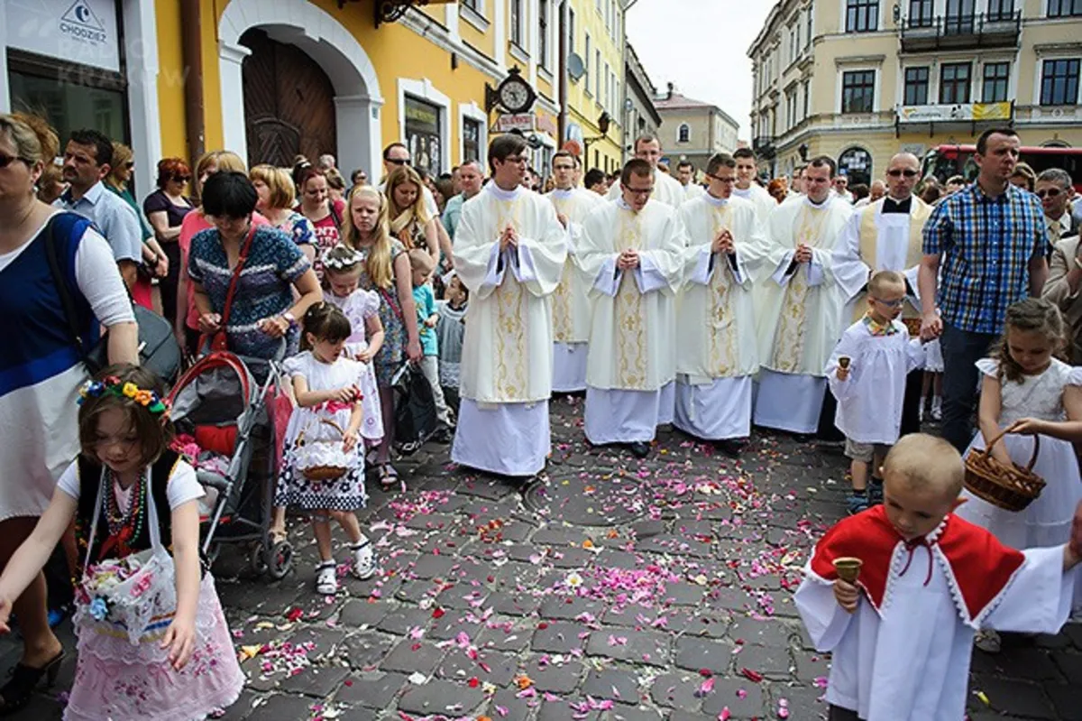 "To prawdziwa manifestacja wiary", tysiące tarnowian w procesji Bożego Ciała