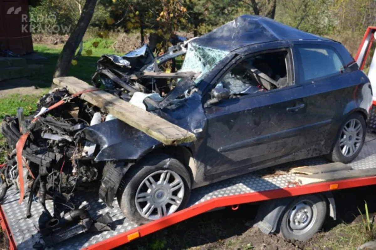 Wypadek na przejeździe kolejowym w Woli Rzędzińskiej. Dróżnik usłyszał zarzuty