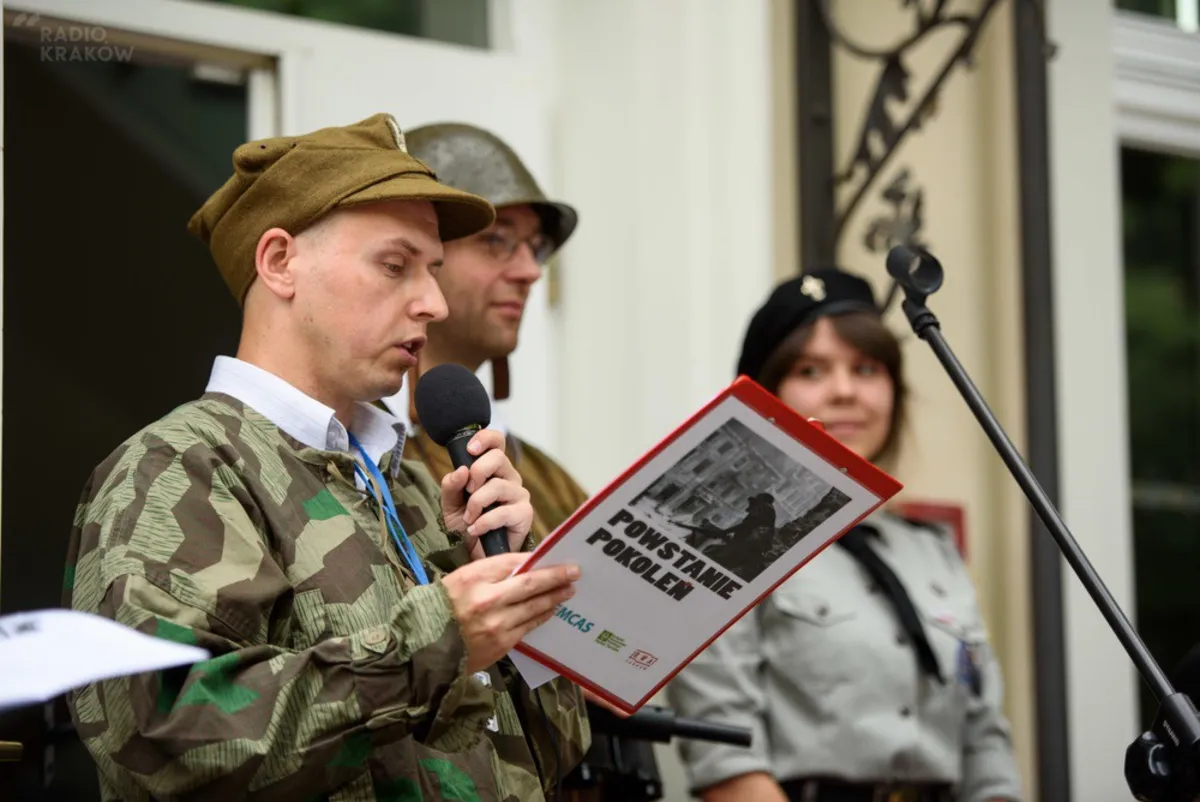 Patriotyczne  śpiewanie w Parku Strzeleckim