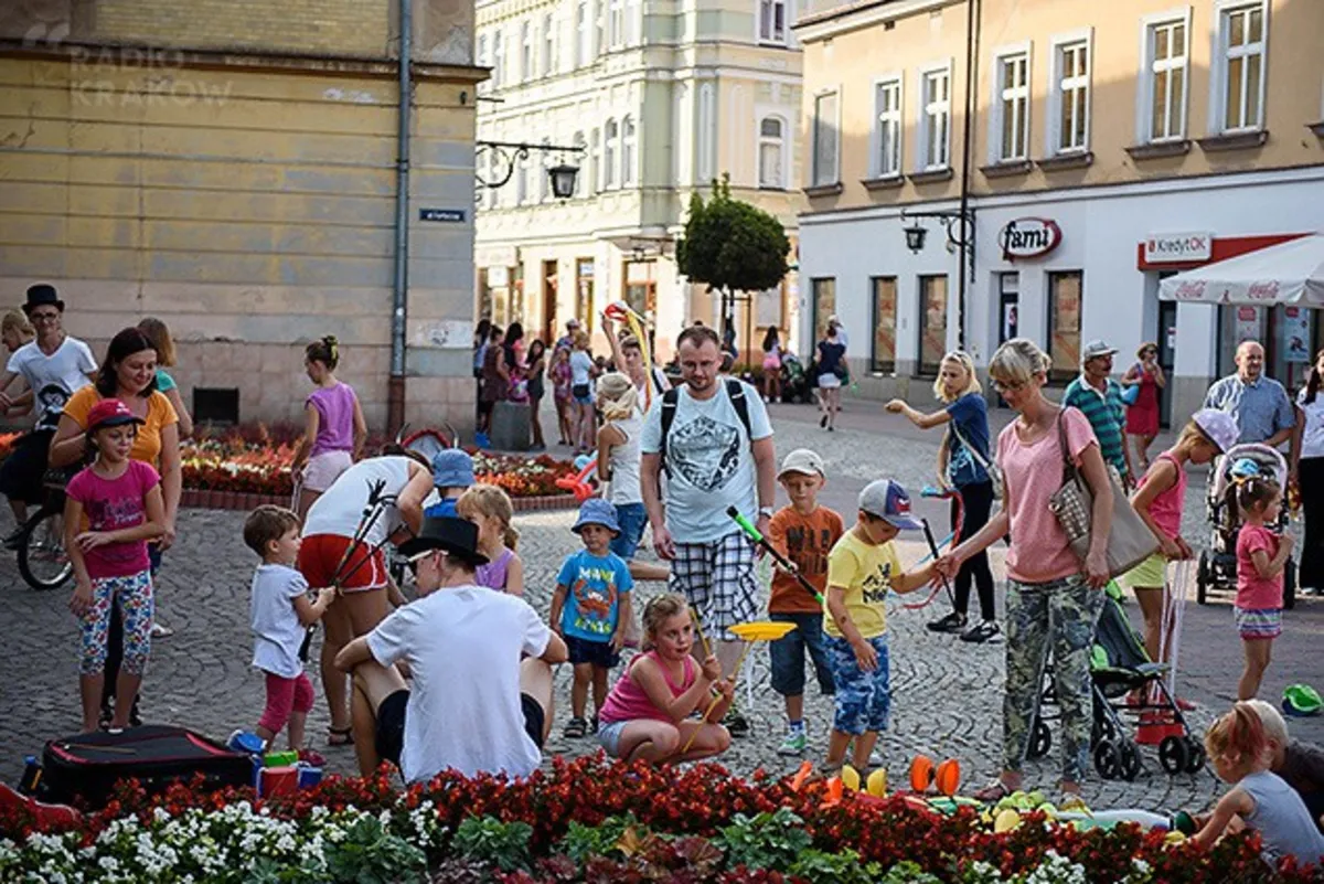Tarnów: uliczne atrakcje na ulicy Wałowej także jesienią