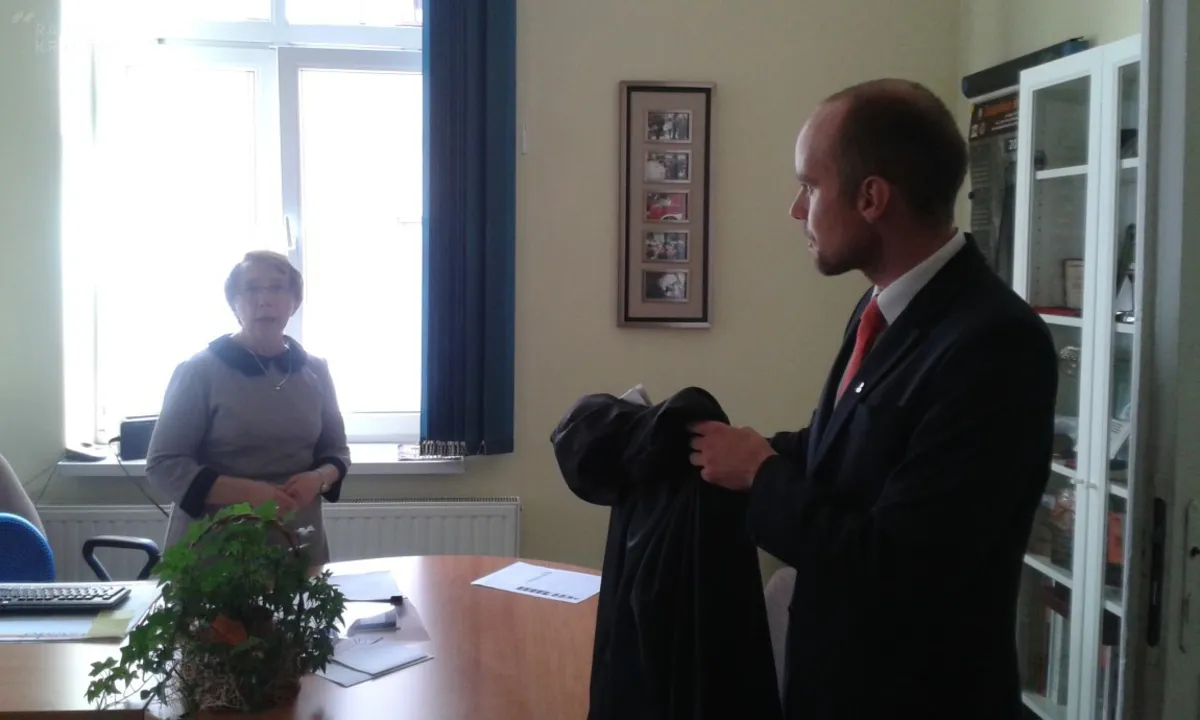Tarnów: kandydat PiS chciał wręczyć Urszuli Augustyn... burkę