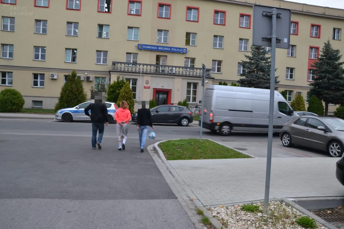 Małopolscy policjanci zatrzymali złodziejki podające się za pracownice NFZ