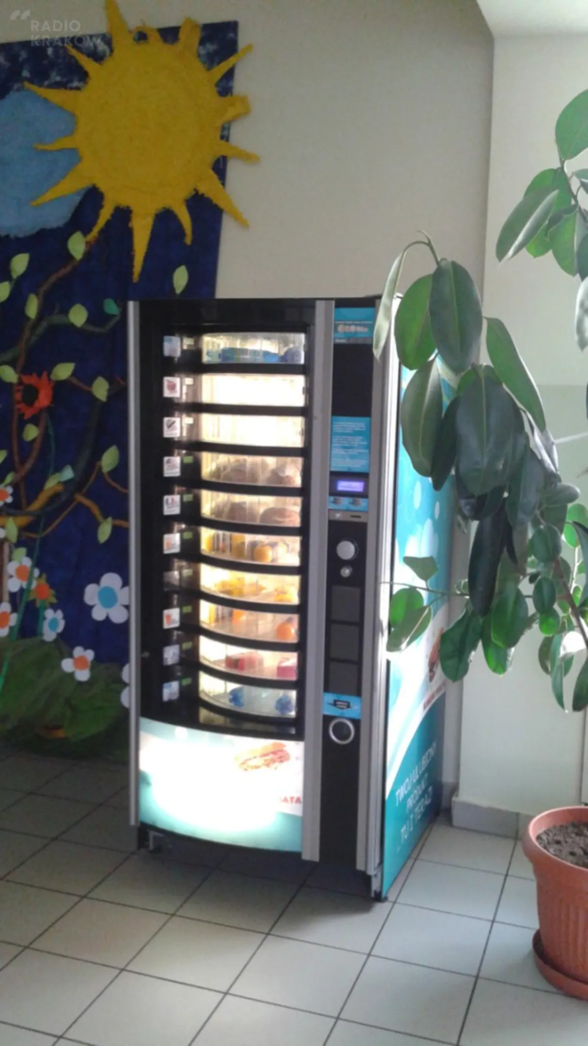 Automaty ze zdrową żywnością strzałem w dziesiątkę w podtarnowskich szkołach