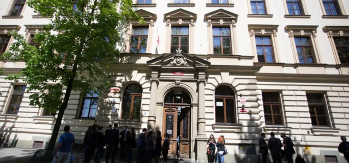 Maturzyści zdawali egzamin z matematyki i łaciny