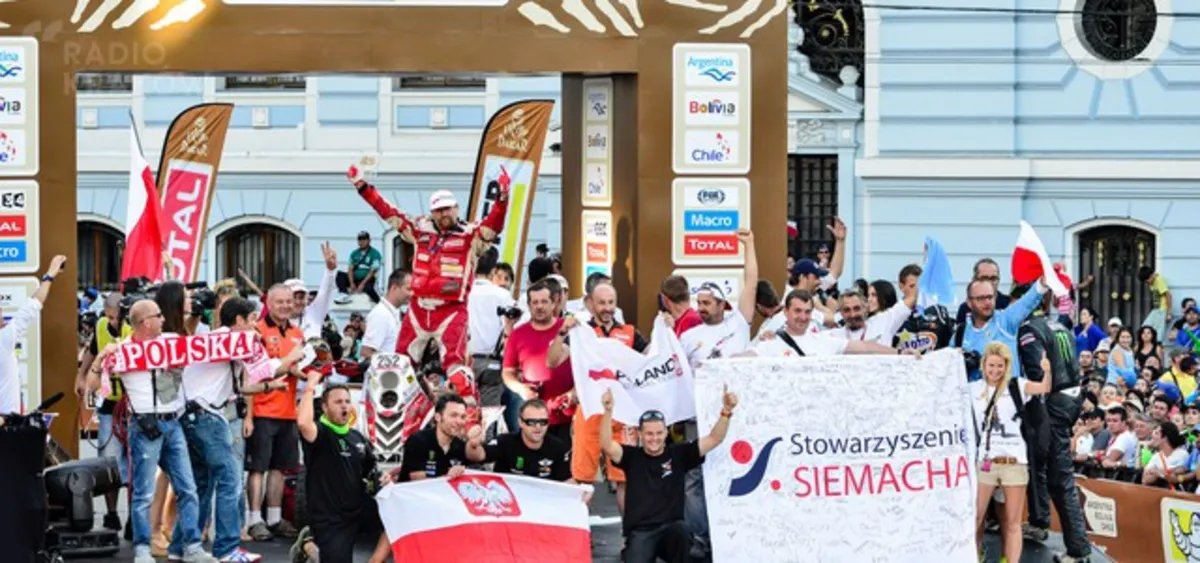 Rafał Sonik na podium Rajdu Dakar