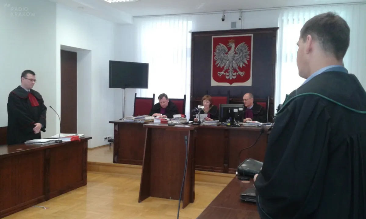 Sąd warunkowo umorzył postępowanie ws. przejazdu motocrossem przez tarnowską galerię handlową