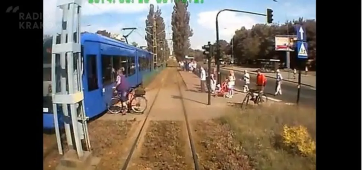 Nieodpowiedzialni i brawurowi rowerzyści to już plaga. <b>FILM</b>