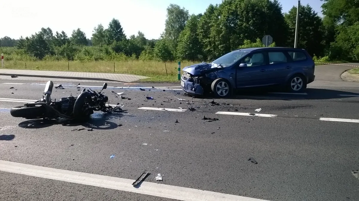 Tragiczny wypadek w Ładnej koło Tarnowa. Po zderzeniu z samochodem nie żyje młoda motocyklistka