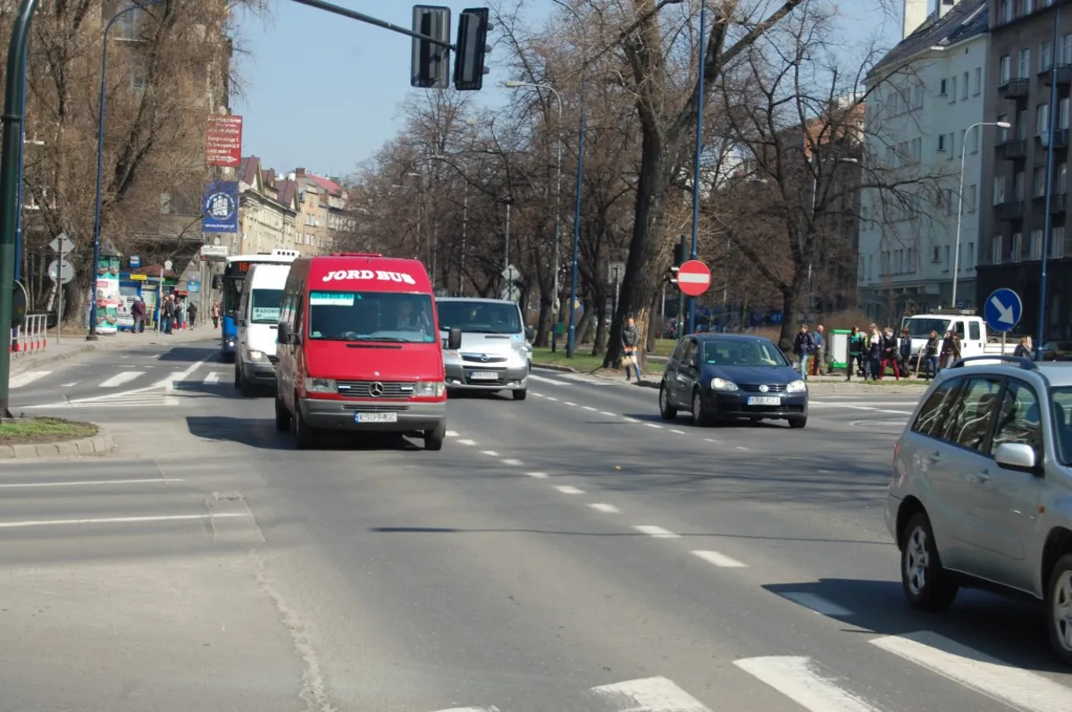 Kierowco, noga z gazu. Od 18 maja obowiązują nowe przepisy ruchu drogowego