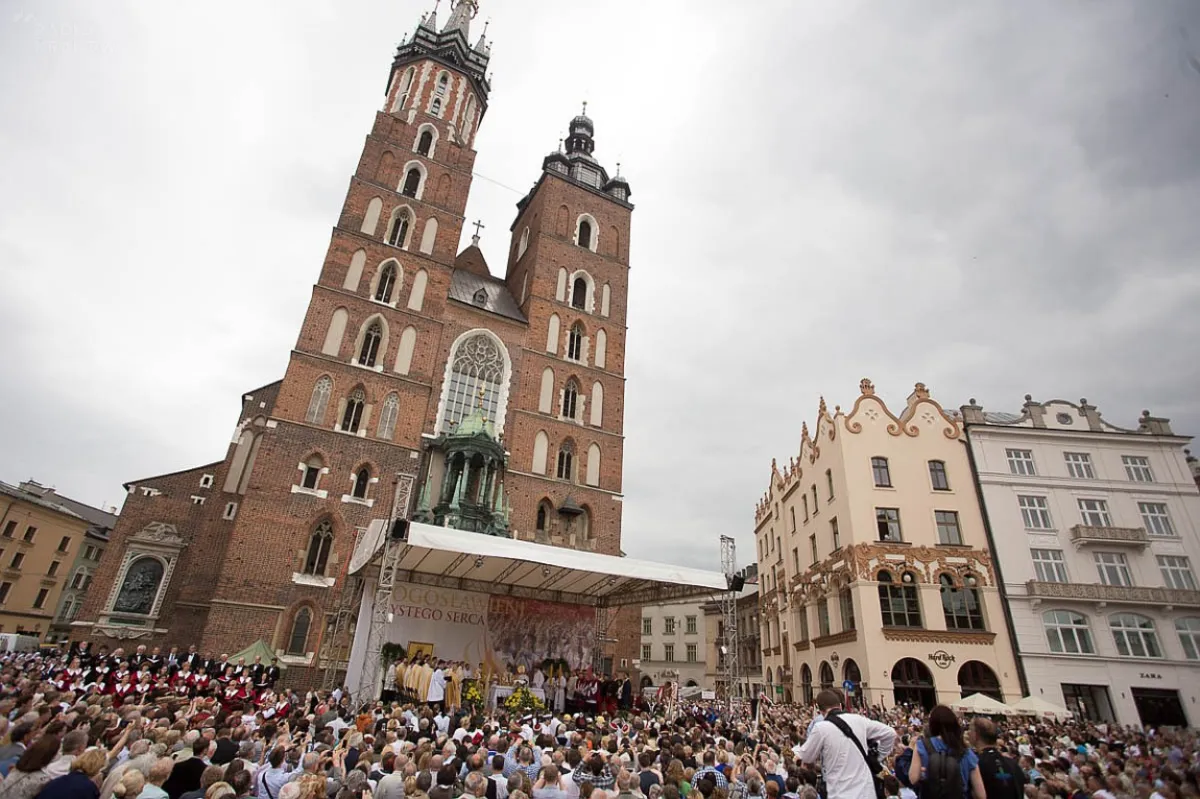 Procesje Bożego Ciała na ulicach małopolskich miast. ZOBACZ ZDJĘCIA