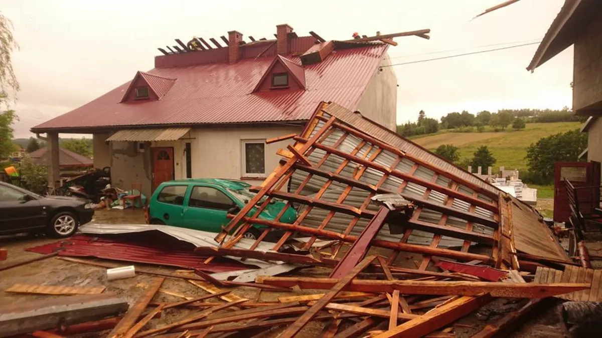 60 interwencji strażaków po burzy w powiecie tarnowskim