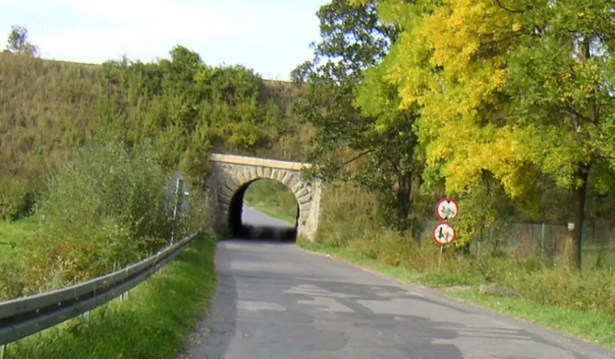 Sądecczyzna: tunel pod torami kolejowymi w Ptaszkowej jak mysia dziura