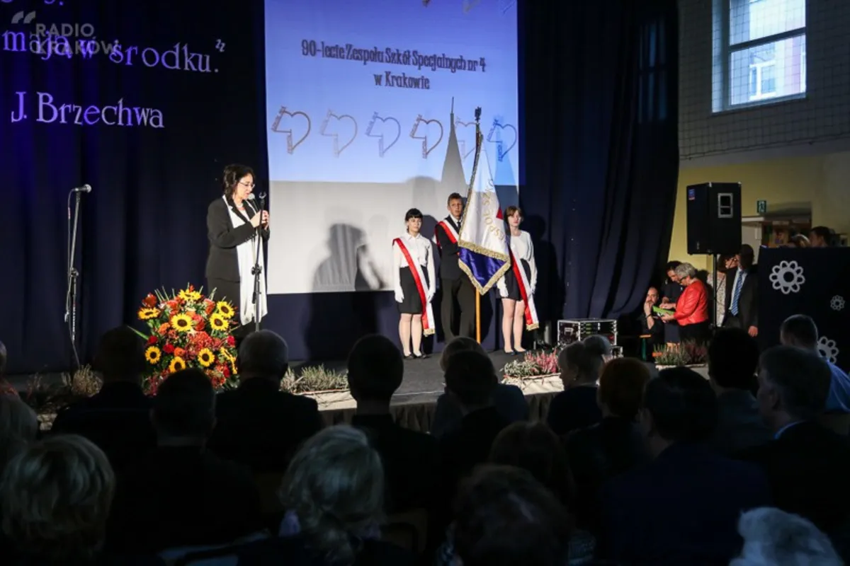 Rodzice uczniów z Zespołu Szkół Specjalnych nr 4 pikietowali przed Urzędem Miasta Krakowa