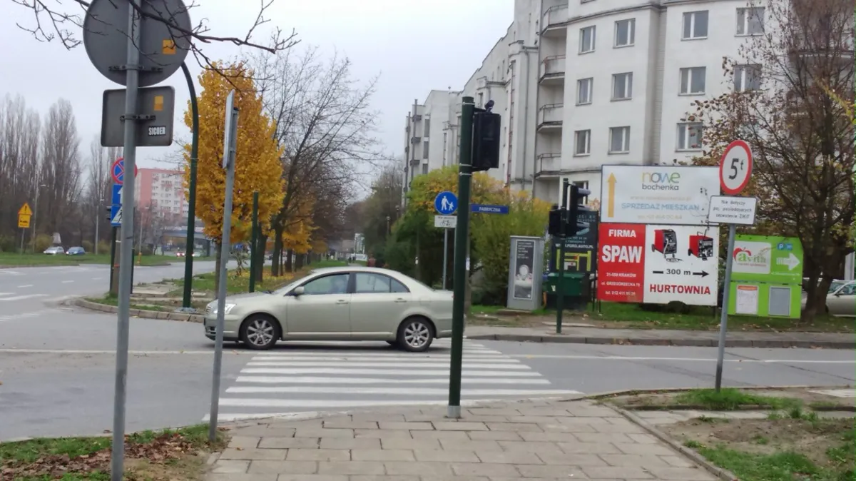 Światła na ul. Fabrycznej: nie absurd, ale przejaw myślenia perspektywicznego
