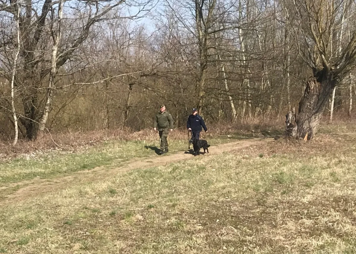 Spotkanie w lesie, piwo pod blokiem - bocheńscy policjanci kontrolują przestrzeganie przepisów