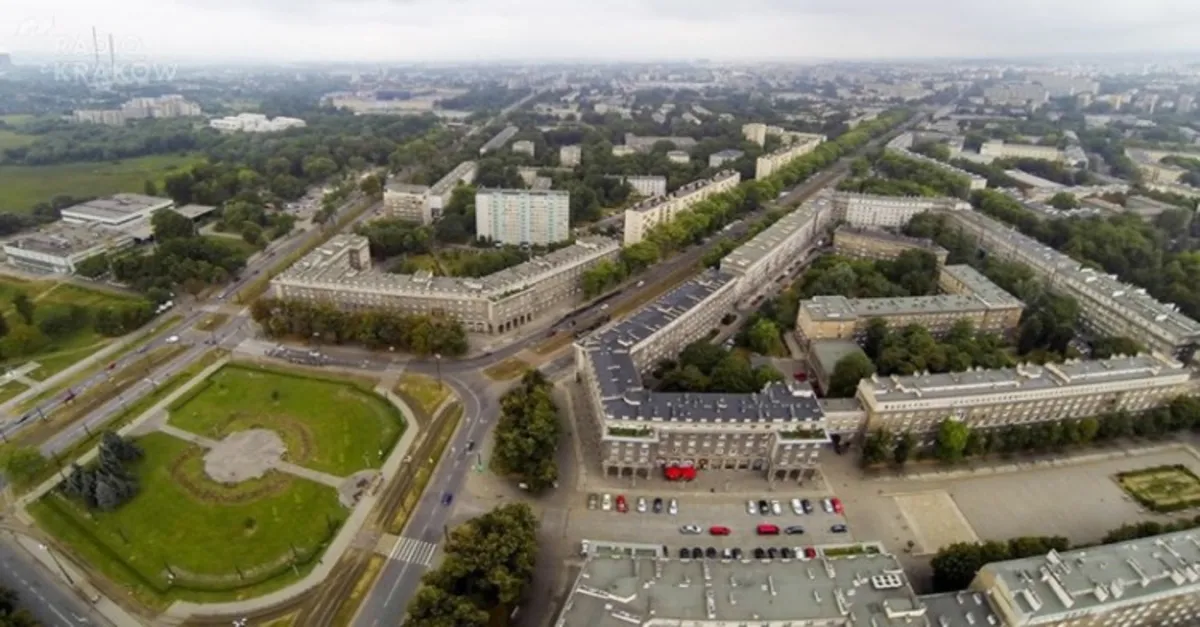 Dlaczego ścięto świerki na placu Centralnym?