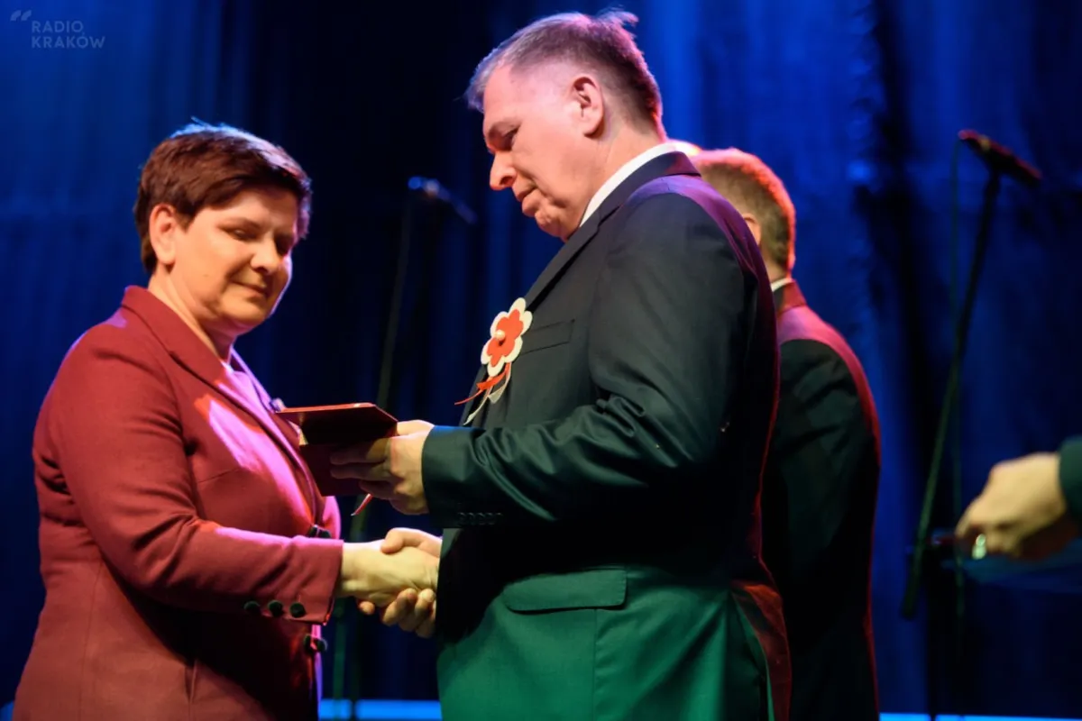 Wicepremier Beata Szydło odznaczona medalem powiatu tarnowskiego "W służbie Bogu i ojczyźnie"