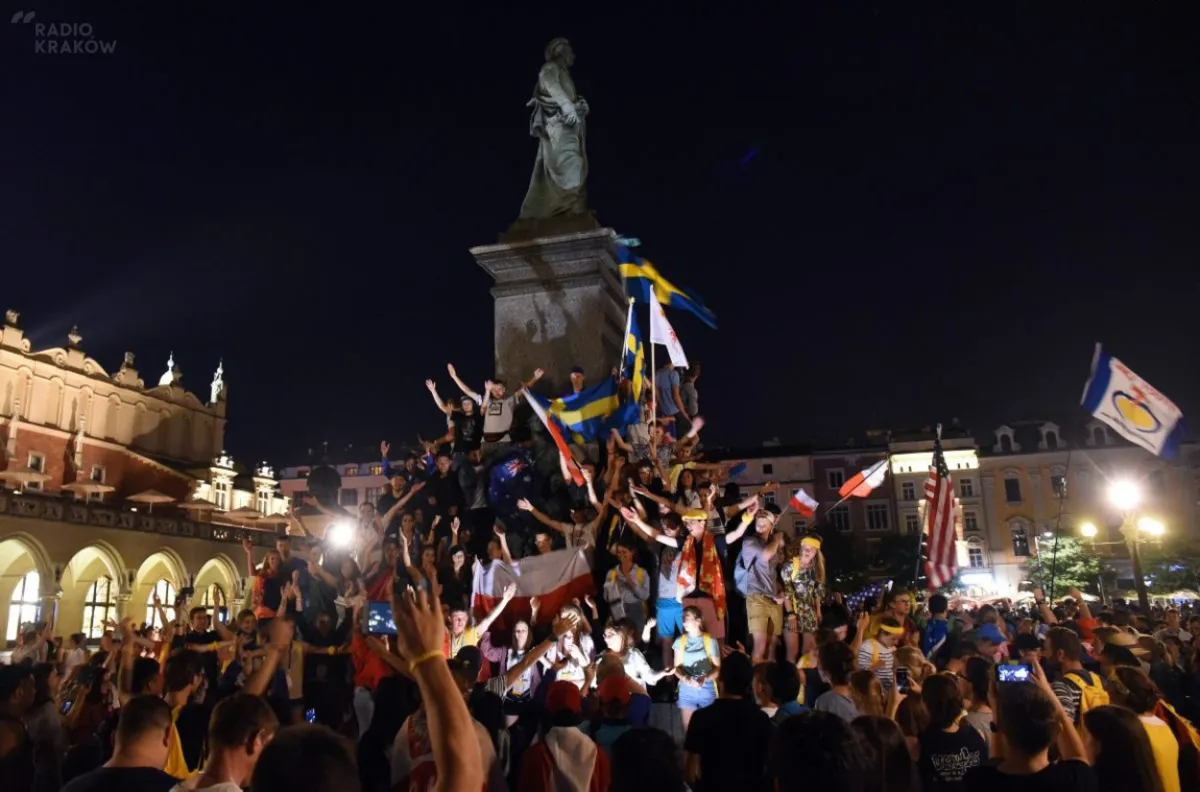 Pamiątki związane z pomnikiem Adama Mickiewicza w Krakowie - pilnie poszukiwane!