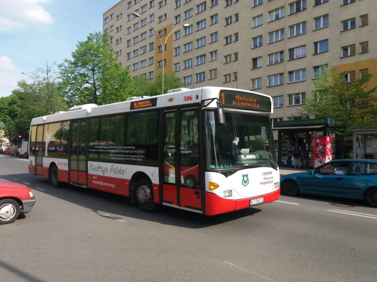 Ulicami Tarnowa jeździ już niepodległościowy autobus