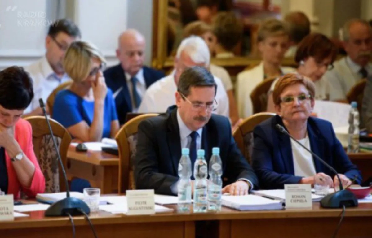 Roman Ciepiela krytycznie odnosi się do obniżki uposażeń samorządowców