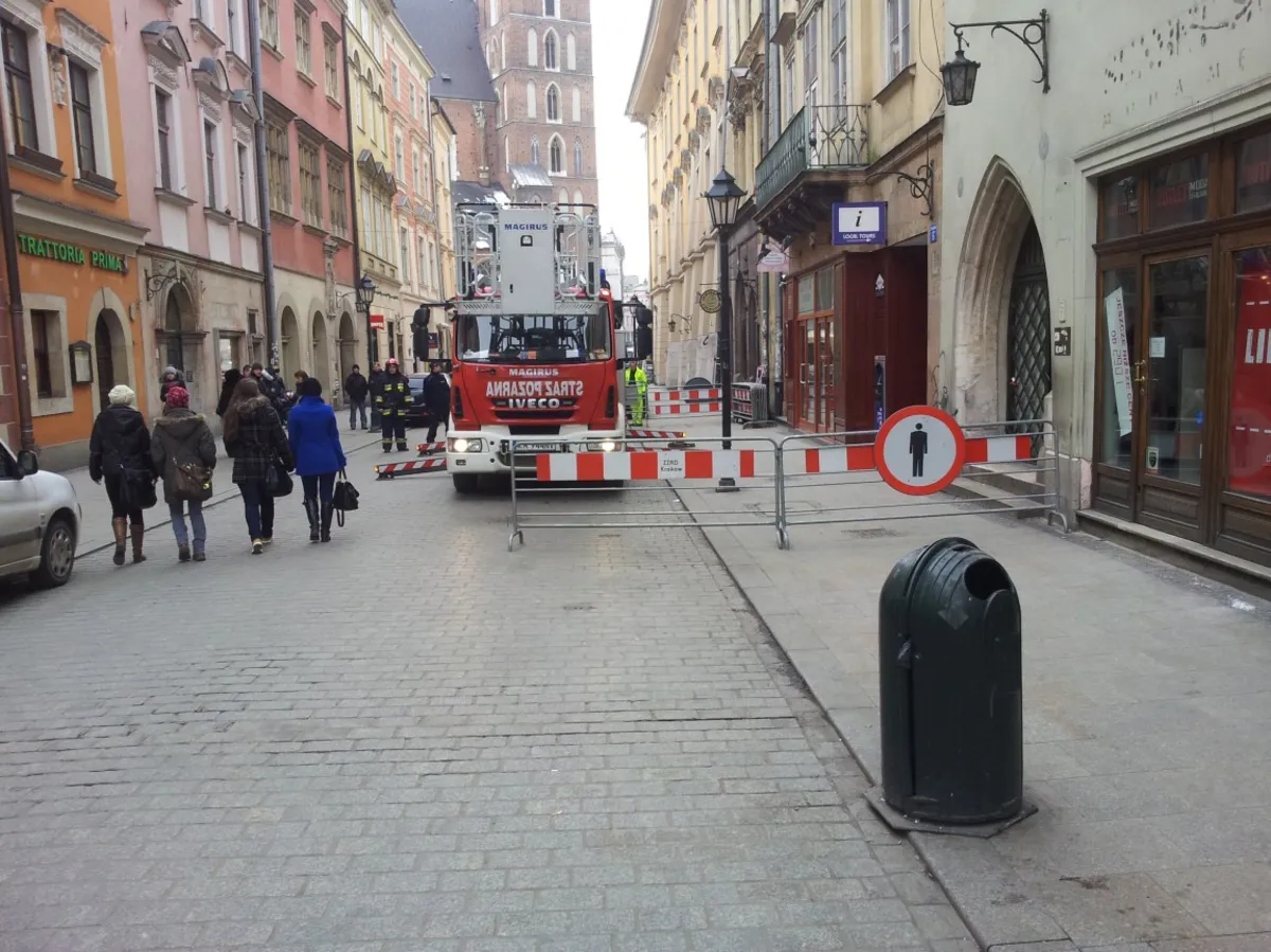 Akcja policji i straży pożarnej w dawnym klubie Cocomo przy ul. Floriańskiej