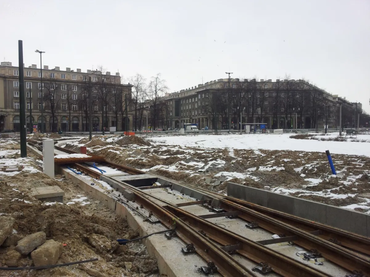 Przy Placu Centralnym brakuje robotników. Wszystko przez... zimę