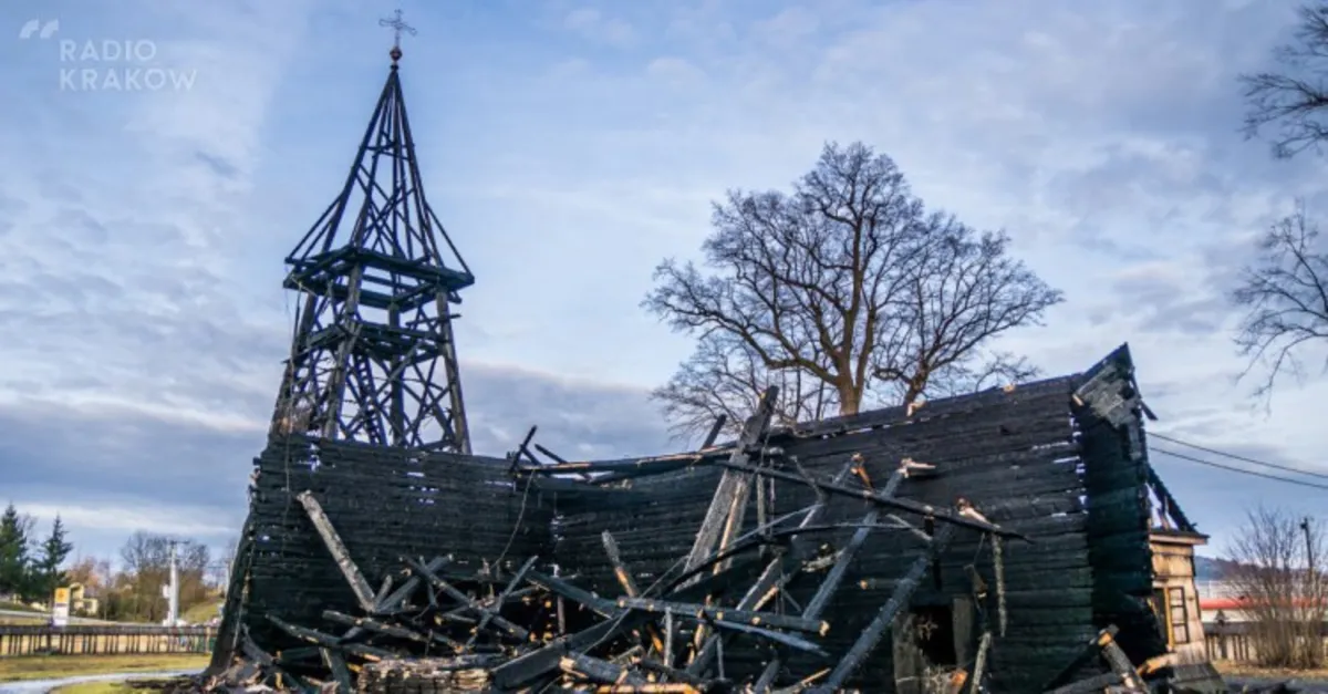Gorlicka prokuratura rozpoczyna śledztwo w sprawie pożaru drewnianego kościoła w Libuszy