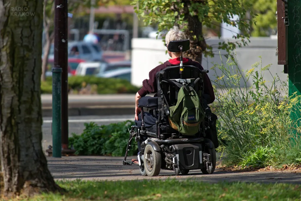 Autobusy MPK nie dla elektrycznych wózków inwalidzkich. Do ich przewożenia są specjalne samochody