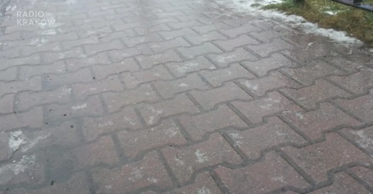 Uwaga, kierowcy i piesi: w Małopolsce znowu może zrobić się bardzo ślisko