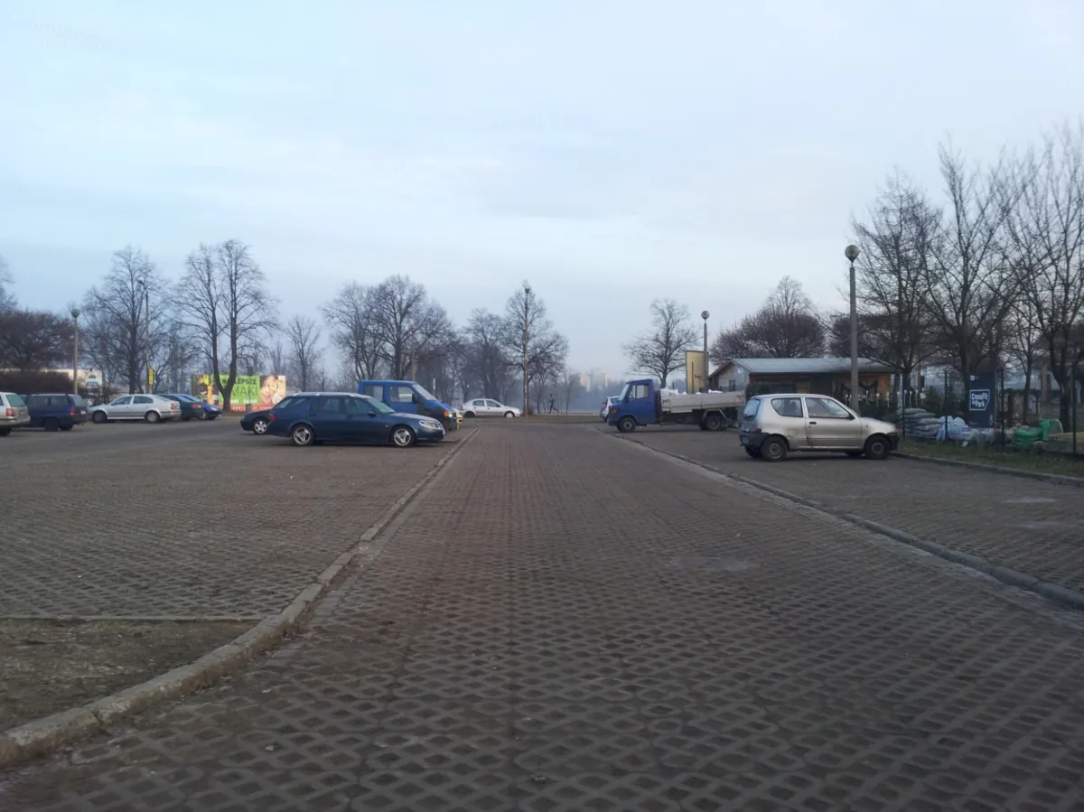 Przy krakowskich Błoniach można zaparkować za darmo. Przez cały dzień