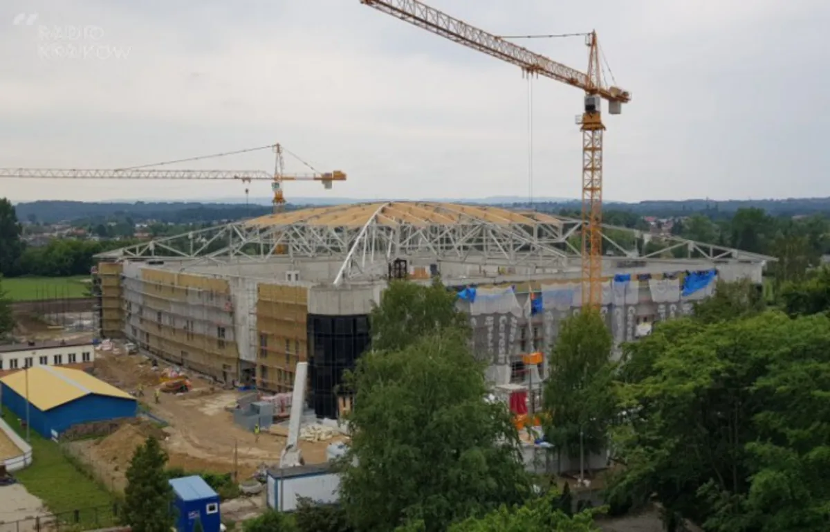 Władze Tarnowa sprawdzą wyliczenia Budimexu ws. dachu Hali Jaskółka