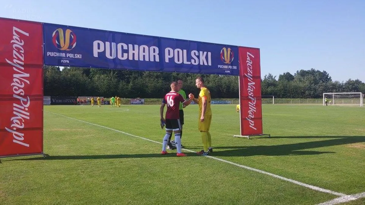 Puszcza górą w pucharowych derbach