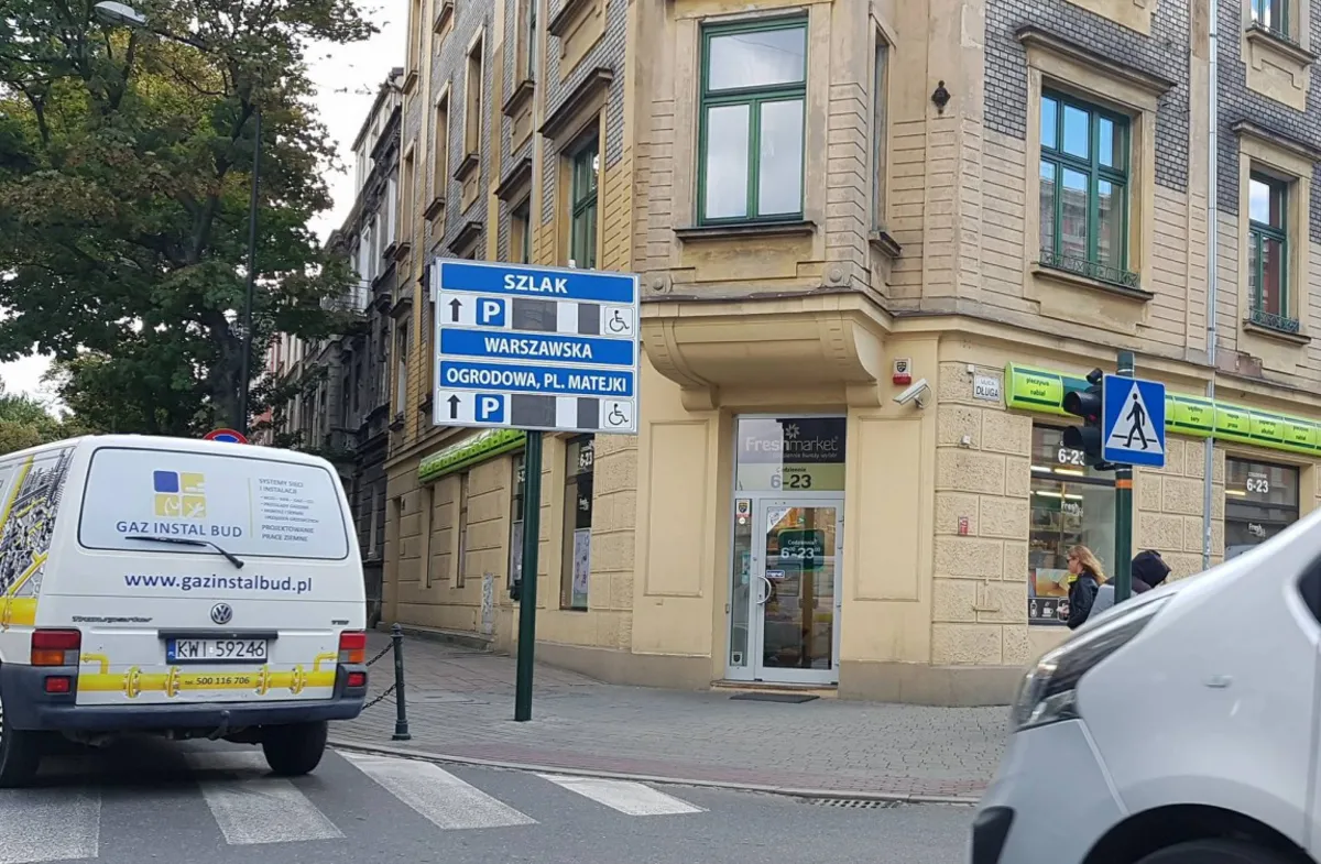 Krakowskie tablice informacyjne. Które nie działają? Które są nieprzydatne? Które działają?