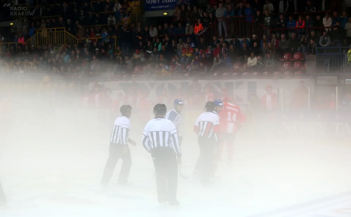 Mecz o hokejowy Superpuchar przerwany! Wszystko przez mgłę