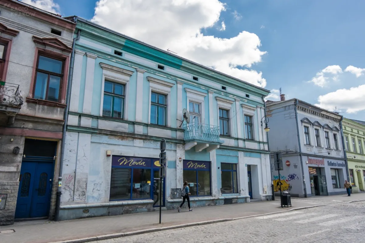 Kolejna kamienica na sądeckim rynku przestanie straszyć o ile znajdzie się inwestor
