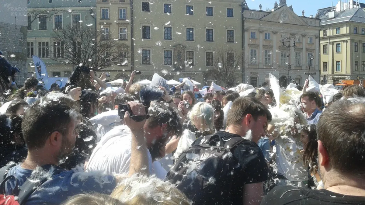 Kraków: Studencka bitwa na poduszki 