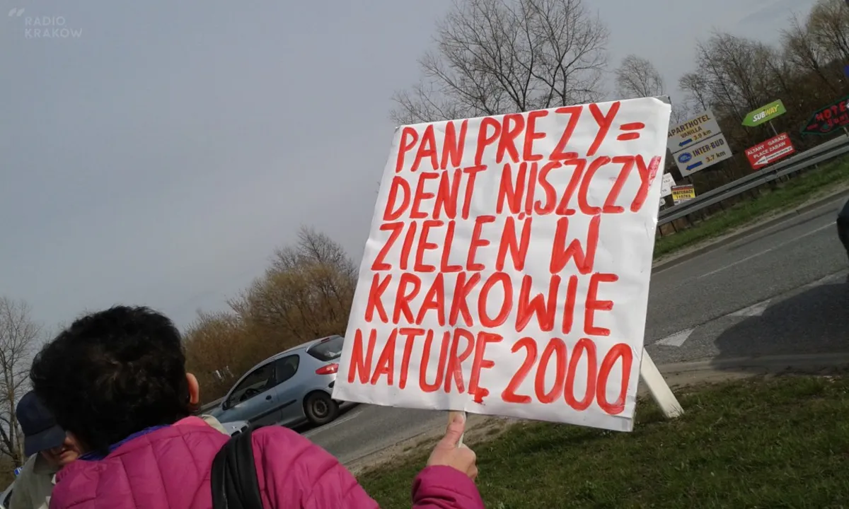 Mieszkańcy Podgórek Tynieckich protestowali przeciwko budowie spopielarni zwłok w Krakowie