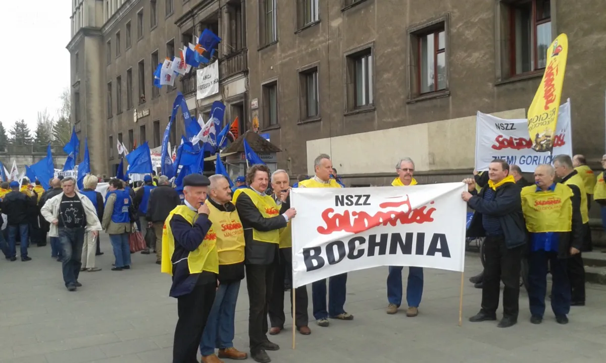 Pracownicy krakowskiej huty protestowali przed siedzibą ArcelorMittal. ZDJĘCIA