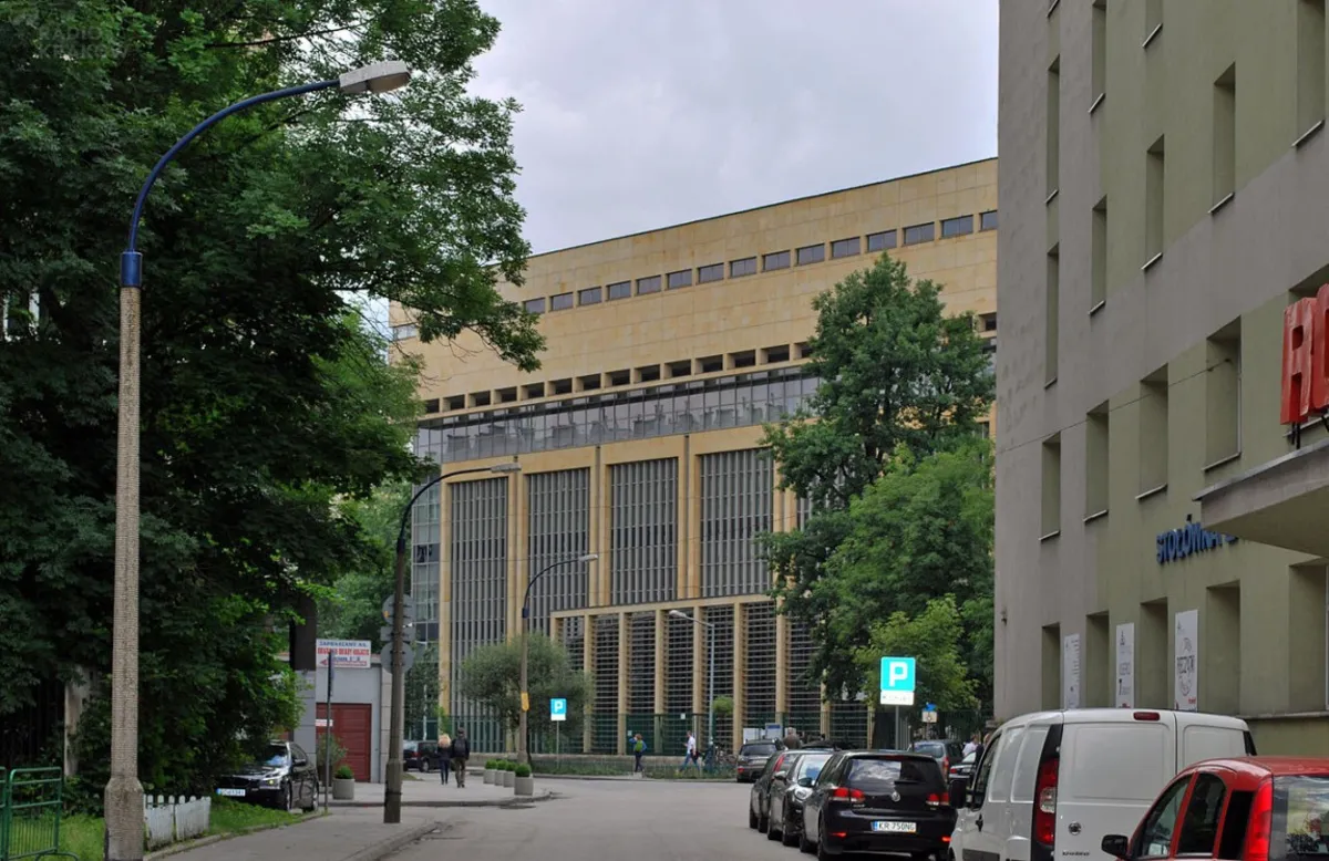 Biblioteka Jagiellońska wycofała możliwość wypożyczania książek do domu za kaucją