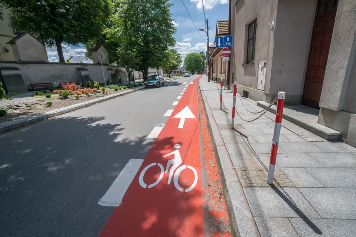 Stary Sącz: z myślą o rowerzystach na ul. Mickiewicza powstał kontrapas